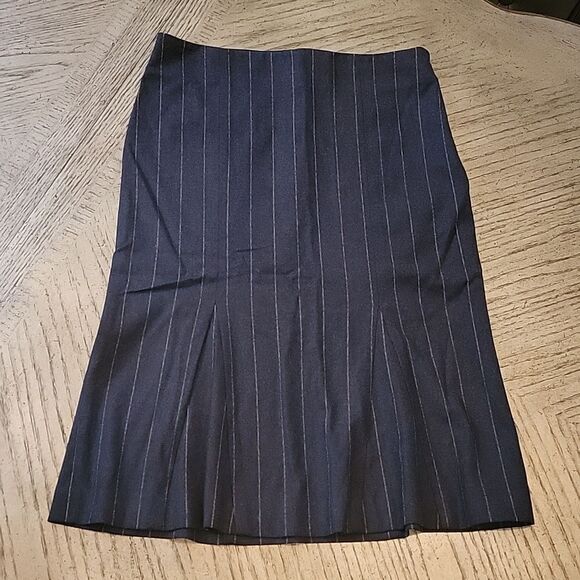Theory pinstripe wool mid length skirt size 2 - Picture 1 of 4